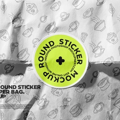 Free Round Sticker On Paper Bag Mockup